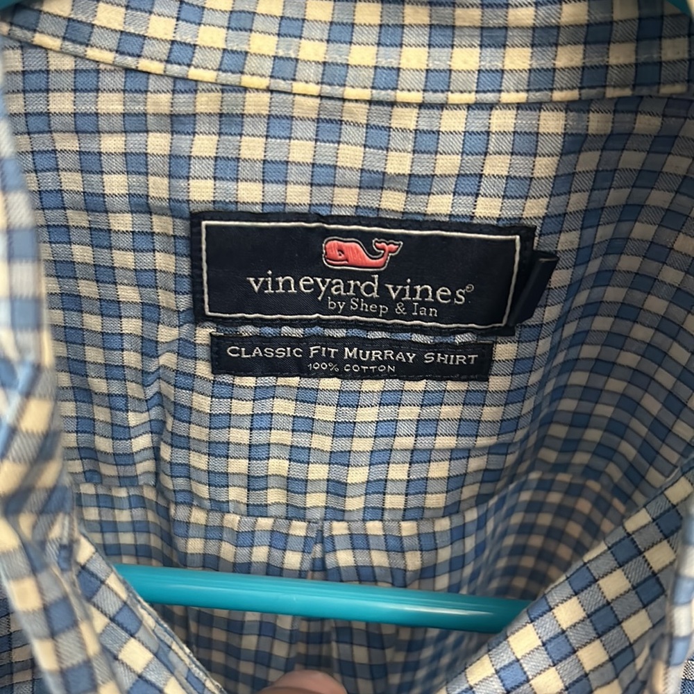 Vineyard vines blue button down L - Picture 2 of 2